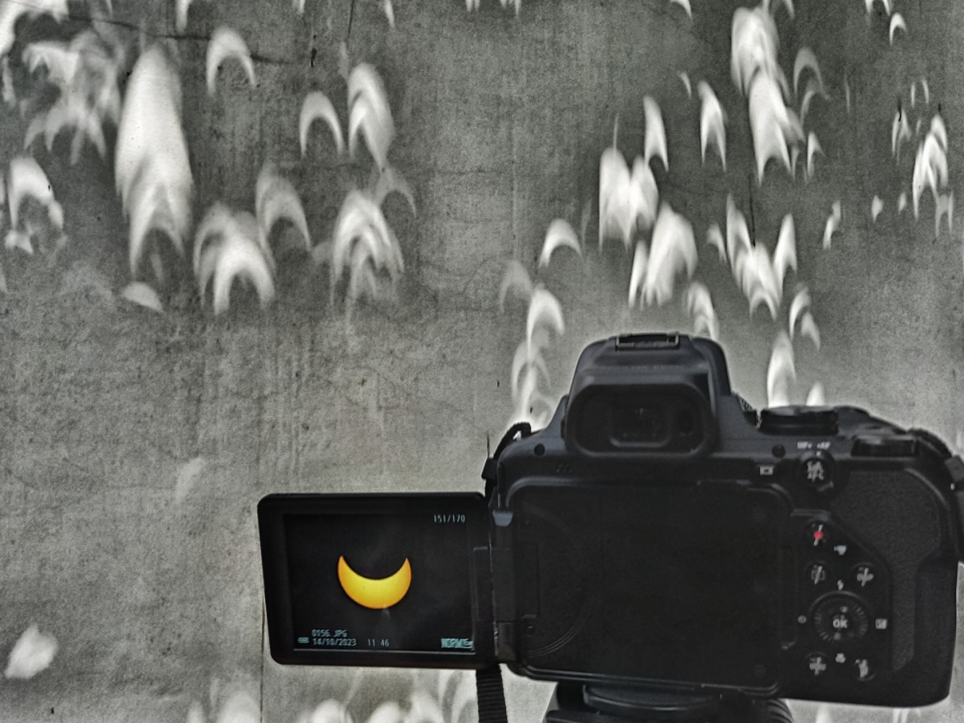 Eclipse Contre Mur Et Dans Le Ciel